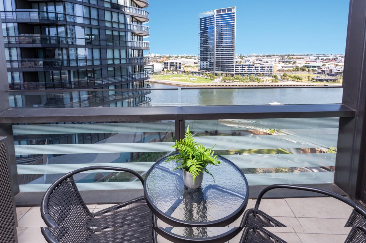 Wyndel Apartments - Riverside On Collins Мельбурн Екстер'єр фото